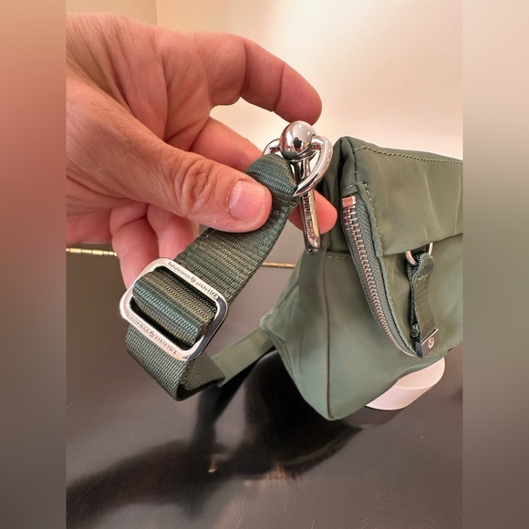 NWT Athleisure Vacation Minimalist Lululemon All Night Festival Bag 5L - Picture 12 of 17